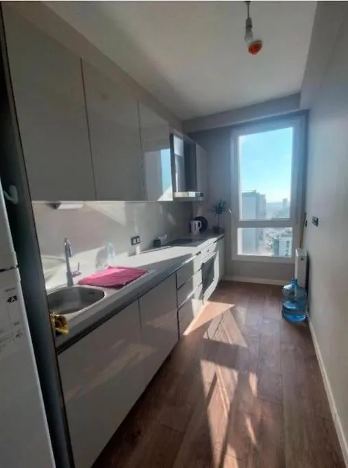 33 Floor Cozy Central With Balcony Gym Pool Istanbul Turkey